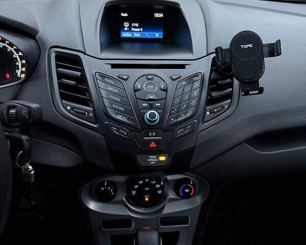 Серый Форд Фиеста, объемом двигателя 1.6 л и пробегом 99 тыс. км за 9500 $, фото 26 на Automoto.ua