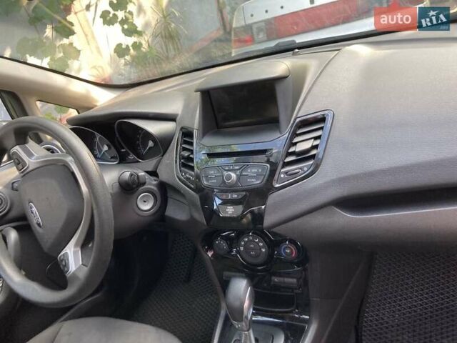 Сірий Форд Фієста, об'ємом двигуна 1.6 л та пробігом 98 тис. км за 10000 $, фото 1 на Automoto.ua