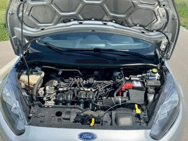 Серый Форд Фиеста, объемом двигателя 0.16 л и пробегом 112 тыс. км за 7500 $, фото 3 на Automoto.ua