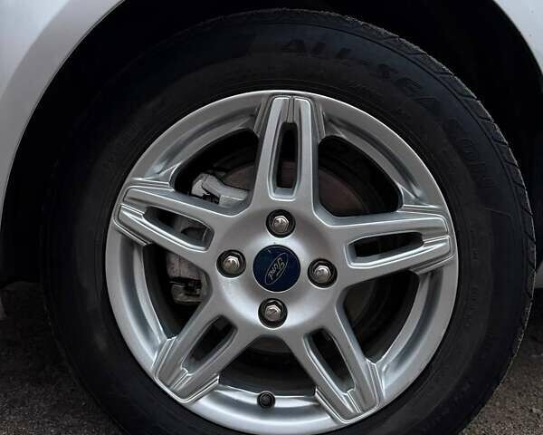 Серый Форд Фиеста, объемом двигателя 1.6 л и пробегом 99 тыс. км за 9500 $, фото 18 на Automoto.ua