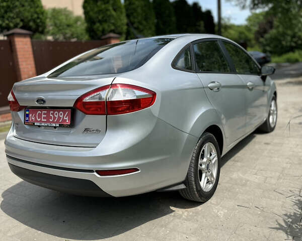 Серый Форд Фиеста, объемом двигателя 1.6 л и пробегом 139 тыс. км за 8290 $, фото 4 на Automoto.ua
