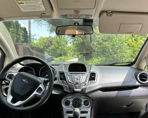 Серый Форд Фиеста, объемом двигателя 1.6 л и пробегом 139 тыс. км за 8290 $, фото 9 на Automoto.ua