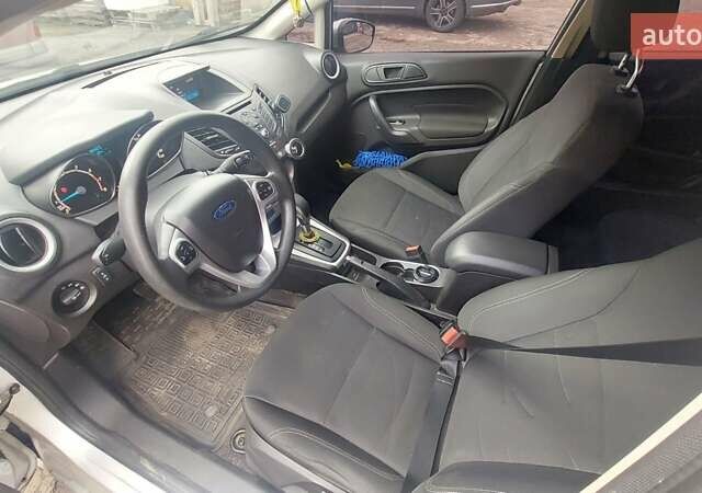 Серый Форд Фиеста, объемом двигателя 1.6 л и пробегом 111 тыс. км за 8700 $, фото 3 на Automoto.ua