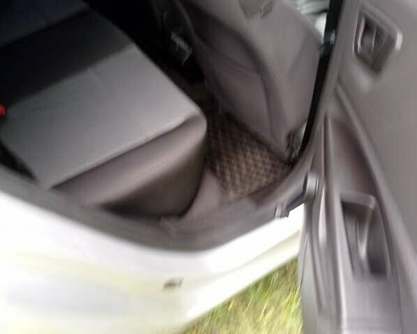 Серый Форд Фиеста, объемом двигателя 1.6 л и пробегом 76 тыс. км за 7999 $, фото 17 на Automoto.ua