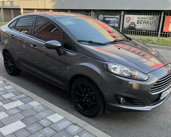 Серый Форд Фиеста, объемом двигателя 1.6 л и пробегом 163 тыс. км за 9000 $, фото 3 на Automoto.ua