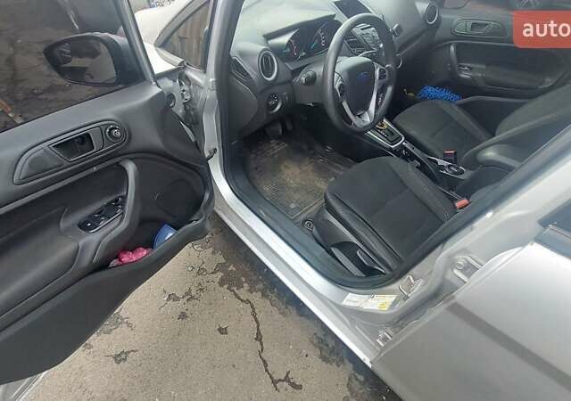 Серый Форд Фиеста, объемом двигателя 1.6 л и пробегом 111 тыс. км за 8700 $, фото 2 на Automoto.ua