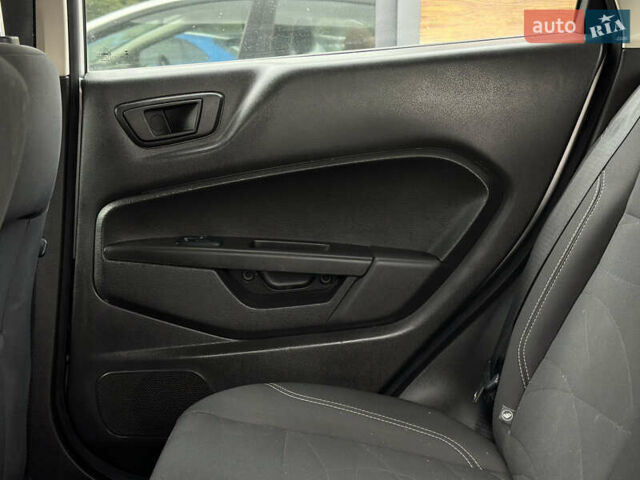 Сірий Форд Фієста, об'ємом двигуна 1.6 л та пробігом 77 тис. км за 10500 $, фото 59 на Automoto.ua