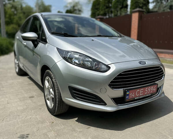 Серый Форд Фиеста, объемом двигателя 1.6 л и пробегом 139 тыс. км за 8290 $, фото 1 на Automoto.ua