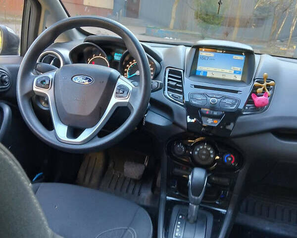 Серый Форд Фиеста, объемом двигателя 1.6 л и пробегом 87 тыс. км за 8800 $, фото 15 на Automoto.ua