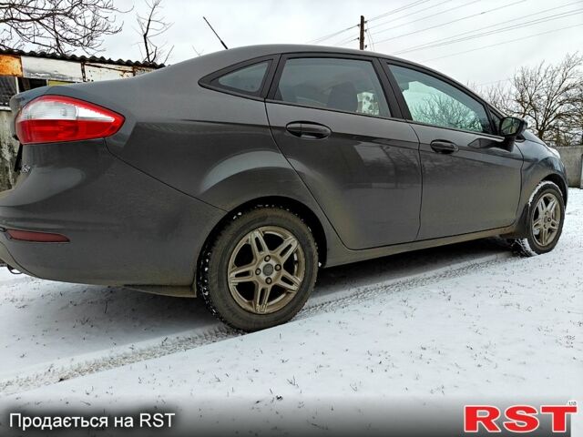 Серый Форд Фиеста, объемом двигателя 1.6 л и пробегом 132 тыс. км за 9500 $, фото 5 на Automoto.ua
