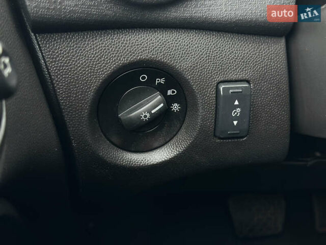 Сірий Форд Фієста, об'ємом двигуна 1.6 л та пробігом 77 тис. км за 10500 $, фото 38 на Automoto.ua