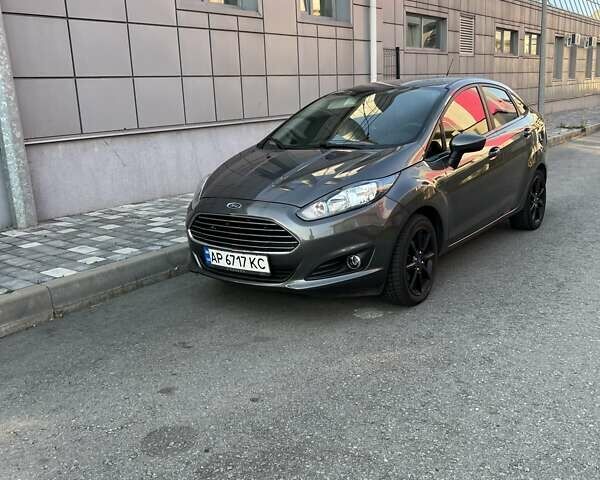 Серый Форд Фиеста, объемом двигателя 1.6 л и пробегом 163 тыс. км за 9000 $, фото 2 на Automoto.ua