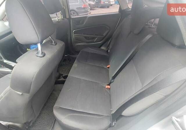Серый Форд Фиеста, объемом двигателя 1.6 л и пробегом 111 тыс. км за 8700 $, фото 4 на Automoto.ua