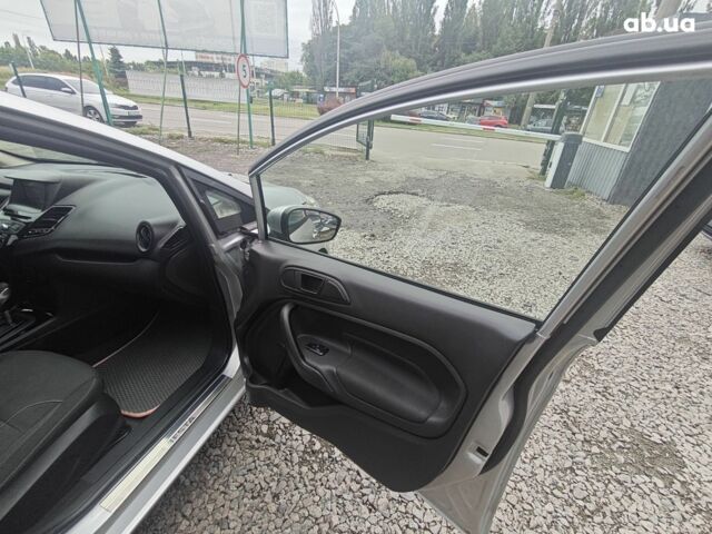 Серый Форд Фиеста, объемом двигателя 1.6 л и пробегом 87 тыс. км за 9000 $, фото 13 на Automoto.ua