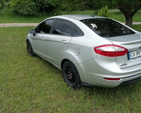 Серый Форд Фиеста, объемом двигателя 1.6 л и пробегом 76 тыс. км за 7999 $, фото 4 на Automoto.ua