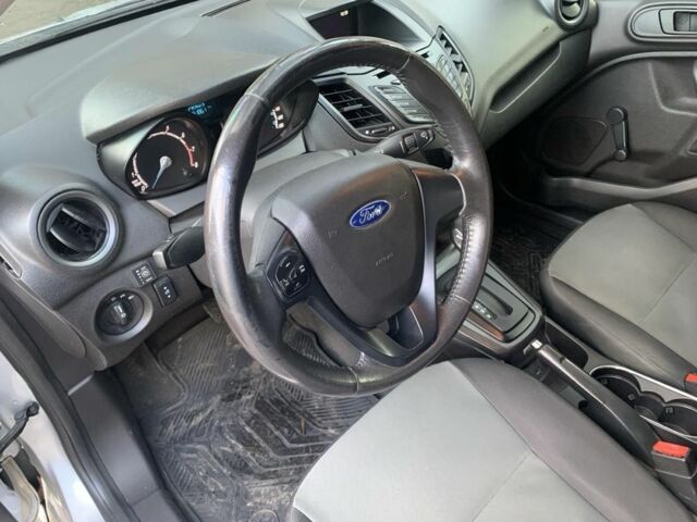 Серый Форд Фиеста, объемом двигателя 1.6 л и пробегом 282 тыс. км за 7500 $, фото 4 на Automoto.ua