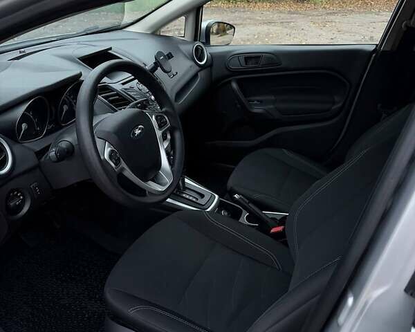 Серый Форд Фиеста, объемом двигателя 1.6 л и пробегом 99 тыс. км за 9500 $, фото 23 на Automoto.ua