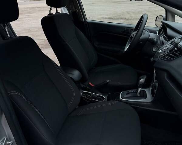 Серый Форд Фиеста, объемом двигателя 1.6 л и пробегом 99 тыс. км за 9500 $, фото 19 на Automoto.ua