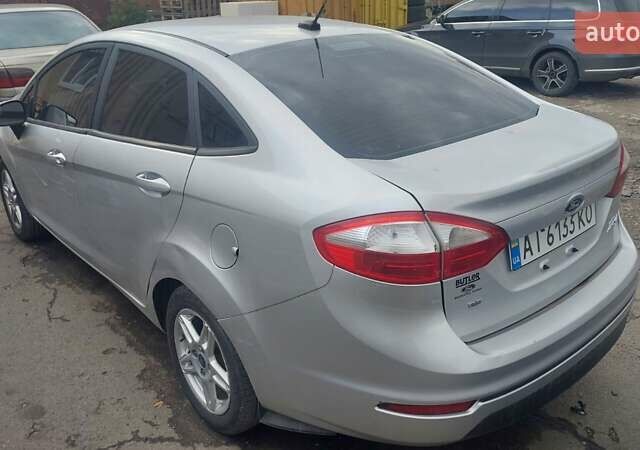 Серый Форд Фиеста, объемом двигателя 1.6 л и пробегом 111 тыс. км за 8700 $, фото 1 на Automoto.ua
