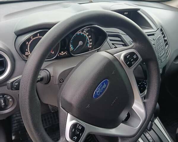 Сірий Форд Фієста, об'ємом двигуна 1.6 л та пробігом 88 тис. км за 8750 $, фото 3 на Automoto.ua