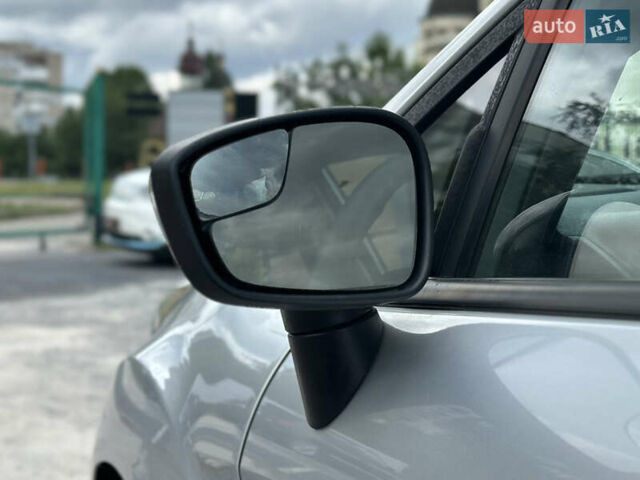 Сірий Форд Фієста, об'ємом двигуна 1.6 л та пробігом 77 тис. км за 10500 $, фото 25 на Automoto.ua