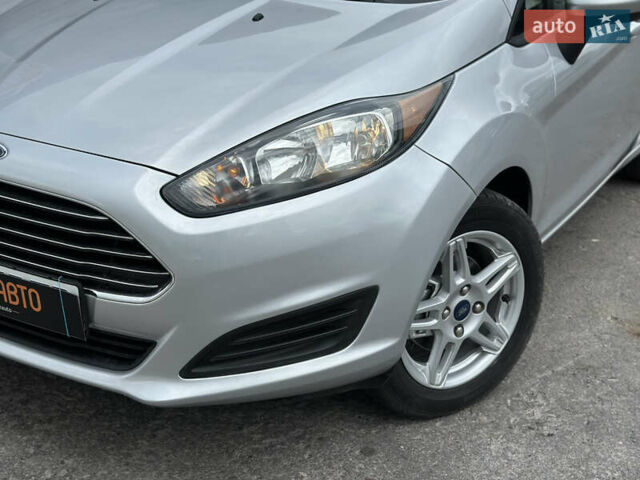 Сірий Форд Фієста, об'ємом двигуна 1.6 л та пробігом 77 тис. км за 10500 $, фото 6 на Automoto.ua