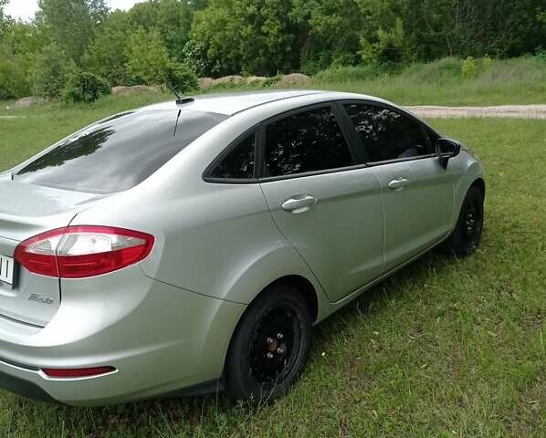 Серый Форд Фиеста, объемом двигателя 1.6 л и пробегом 76 тыс. км за 7999 $, фото 3 на Automoto.ua