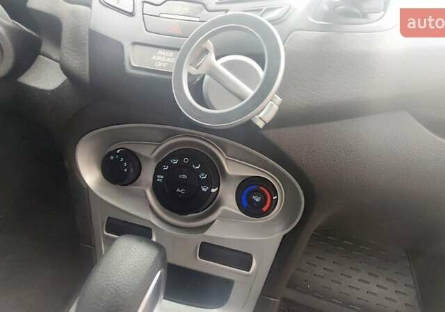 Серый Форд Фиеста, объемом двигателя 1.6 л и пробегом 111 тыс. км за 8700 $, фото 10 на Automoto.ua