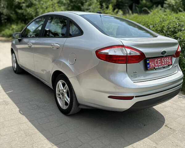 Серый Форд Фиеста, объемом двигателя 1.6 л и пробегом 139 тыс. км за 8290 $, фото 6 на Automoto.ua