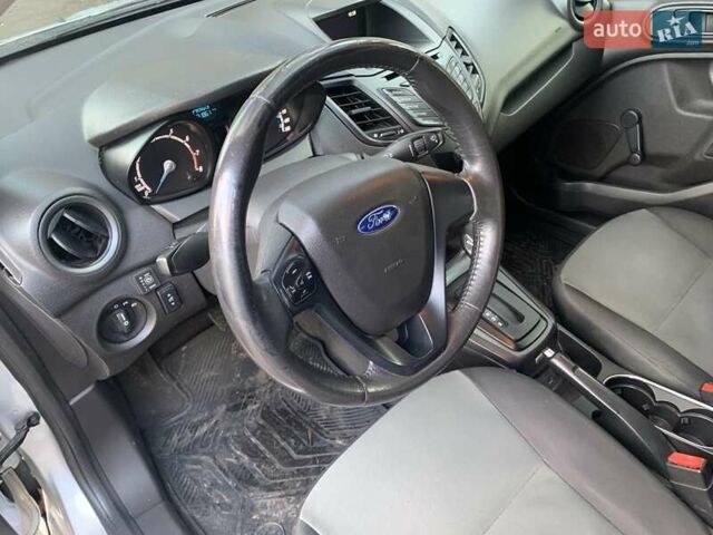 Серый Форд Фиеста, объемом двигателя 1.6 л и пробегом 282 тыс. км за 7500 $, фото 4 на Automoto.ua