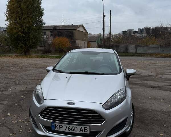 Серый Форд Фиеста, объемом двигателя 1.6 л и пробегом 99 тыс. км за 9500 $, фото 1 на Automoto.ua