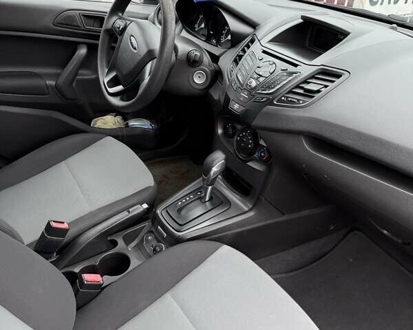 Серый Форд Фиеста, объемом двигателя 1.6 л и пробегом 85 тыс. км за 7999 $, фото 3 на Automoto.ua