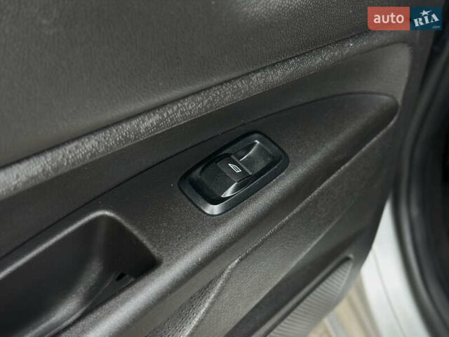 Сірий Форд Фієста, об'ємом двигуна 1.6 л та пробігом 77 тис. км за 10500 $, фото 56 на Automoto.ua