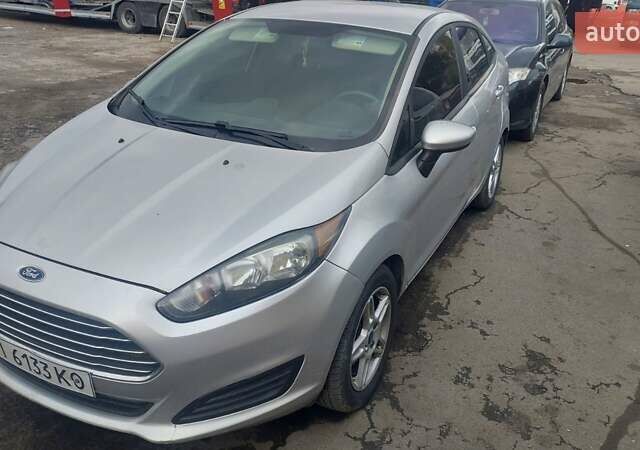 Серый Форд Фиеста, объемом двигателя 1.6 л и пробегом 111 тыс. км за 8700 $, фото 5 на Automoto.ua
