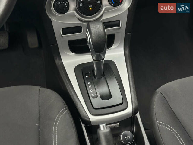 Сірий Форд Фієста, об'ємом двигуна 1.6 л та пробігом 77 тис. км за 10500 $, фото 48 на Automoto.ua