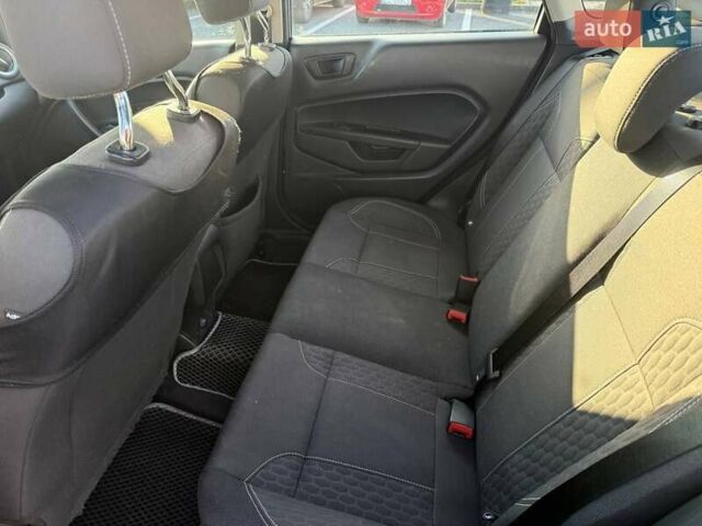Серый Форд Фиеста, объемом двигателя 1.6 л и пробегом 95 тыс. км за 7800 $, фото 11 на Automoto.ua
