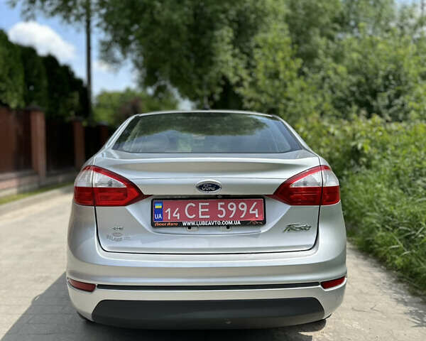 Серый Форд Фиеста, объемом двигателя 1.6 л и пробегом 139 тыс. км за 8290 $, фото 5 на Automoto.ua