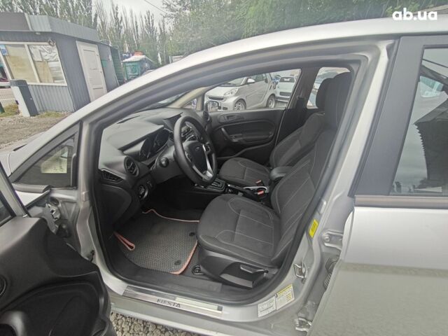 Серый Форд Фиеста, объемом двигателя 1.6 л и пробегом 87 тыс. км за 9000 $, фото 8 на Automoto.ua