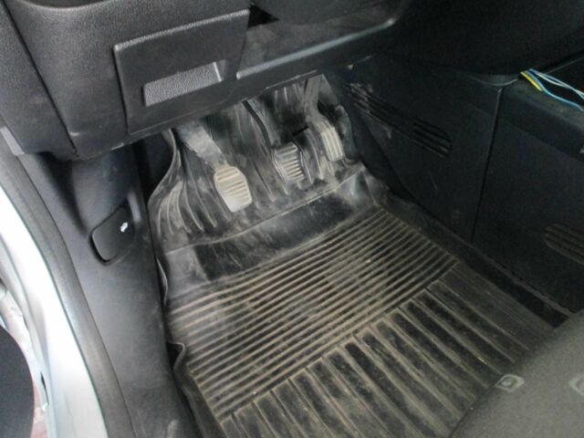 Серый Форд Фиеста, объемом двигателя 1.3 л и пробегом 170 тыс. км за 3089 $, фото 2 на Automoto.ua