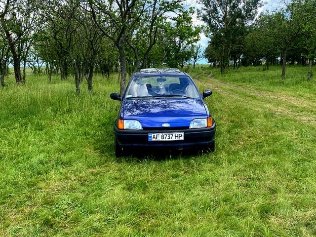 Синий Форд Фиеста, объемом двигателя 1.1 л и пробегом 200 тыс. км за 1200 $, фото 5 на Automoto.ua