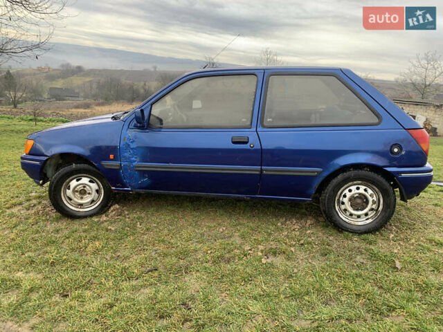 Синий Форд Фиеста, объемом двигателя 1.3 л и пробегом 200 тыс. км за 1000 $, фото 6 на Automoto.ua