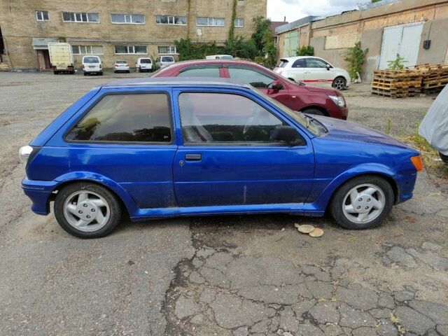 Синий Форд Фиеста, объемом двигателя 1.1 л и пробегом 200 тыс. км за 1500 $, фото 2 на Automoto.ua