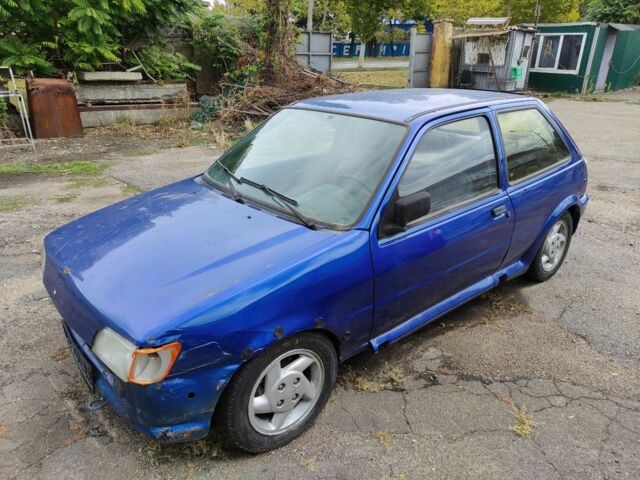 Синий Форд Фиеста, объемом двигателя 1.1 л и пробегом 200 тыс. км за 1500 $, фото 4 на Automoto.ua