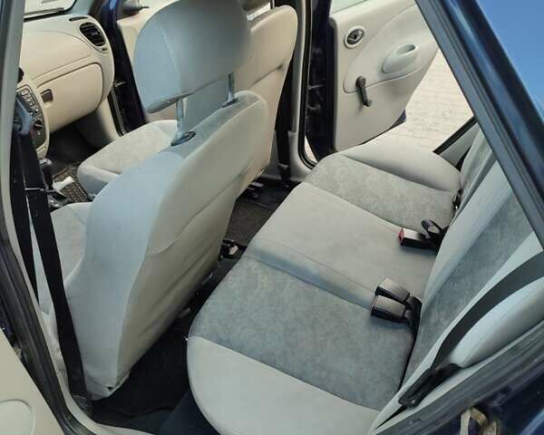 Синий Форд Фиеста, объемом двигателя 1.3 л и пробегом 77 тыс. км за 2500 $, фото 6 на Automoto.ua