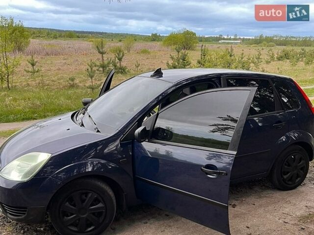 Синий Форд Фиеста, объемом двигателя 1.3 л и пробегом 293 тыс. км за 3150 $, фото 3 на Automoto.ua