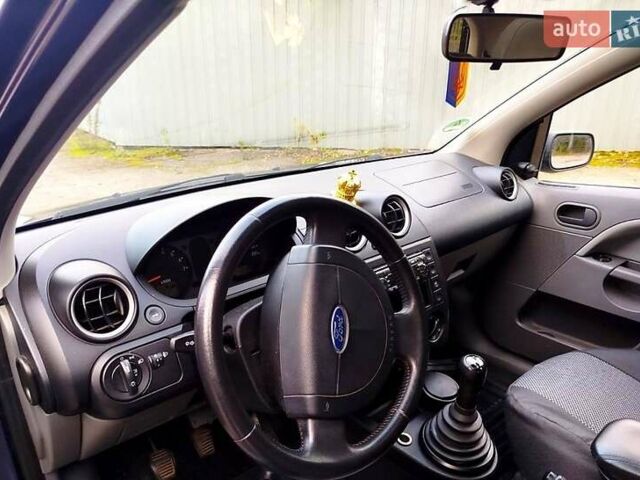 Синий Форд Фиеста, объемом двигателя 1.6 л и пробегом 166 тыс. км за 4100 $, фото 1 на Automoto.ua