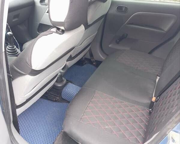 Синий Форд Фиеста, объемом двигателя 1.4 л и пробегом 329 тыс. км за 3800 $, фото 1 на Automoto.ua