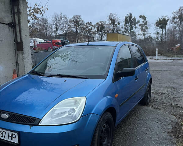 Синий Форд Фиеста, объемом двигателя 1.4 л и пробегом 216 тыс. км за 2200 $, фото 1 на Automoto.ua