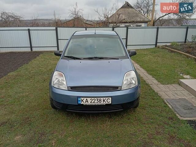 Синий Форд Фиеста, объемом двигателя 1.4 л и пробегом 329 тыс. км за 3800 $, фото 5 на Automoto.ua