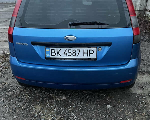 Синий Форд Фиеста, объемом двигателя 1.4 л и пробегом 216 тыс. км за 2200 $, фото 3 на Automoto.ua
